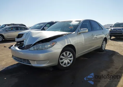 2005 Toyota Camry Le z USA, uszkodzony, nr VIN 4T1BE32K25U574542